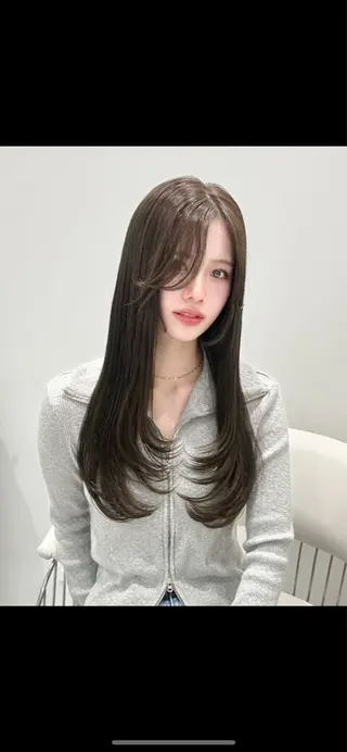 ロング SONA/レイヤー /ダブルカラーのヘアスタイル