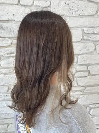セミロング カラー 浅岡 のどかのヘアスタイル