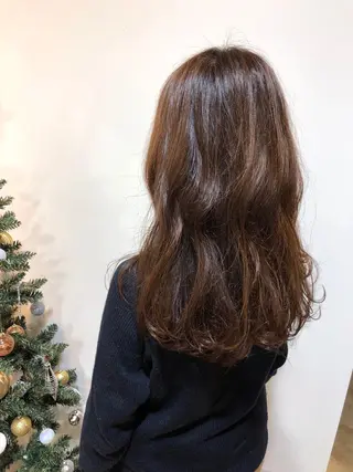 ロング カラー MIOベージュカラー 柔らかいカラーのヘアスタイル