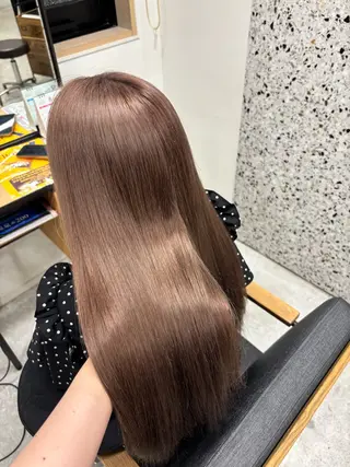 セミロング ヒルタ シオリのヘアスタイル