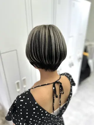 ショート カラー piLLon 心斎橋のヘアスタイル