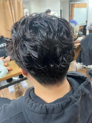 パーマ メンズ bh.maara デザイン／ハイトーンのヘアスタイル