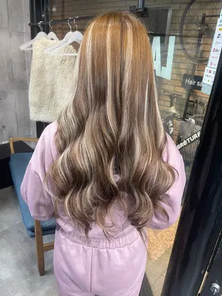 セミロング ブリーチ縮毛矯正 LAFFYuiのヘアスタイル