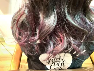 ロング カラー ツキダテ ユイのヘアスタイル