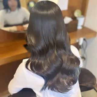 セミロング 塩川ももこ/ 自然な縮毛矯正のヘアスタイル