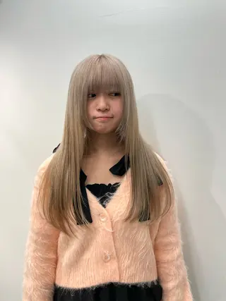 ロング カラー ⭐ハイトーンブリーチ ミルクティーピンクのヘアスタイル