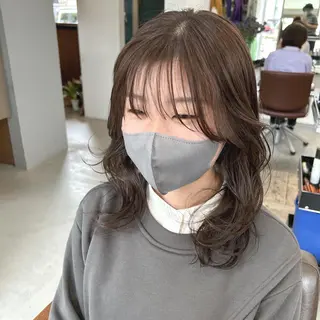 ミディアム 綿貫 美雪のヘアスタイル