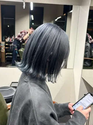 ミディアム カラー 岡村 莉穂のヘアスタイル