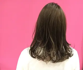 カラー 野上 綾香のヘアスタイル