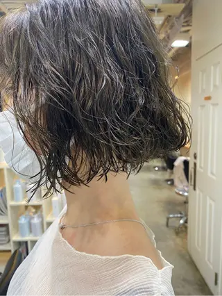 ショート カラー パーマ ナチュラル大人っぽい スタイル　MAORIのヘアスタイル