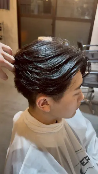 ショート パーマ メンズ おがた たくむの眉毛・アイブロウイメージ