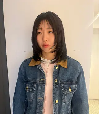 ミディアム あやか/ベージュ /透け感カラーのヘアスタイル