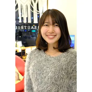 ミディアム カラー ショートカット／ 明千（ミチ）のヘアスタイル