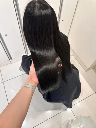 ロング 赤み消し艶カラー・ 透明感カラー×美髪のヘアスタイル