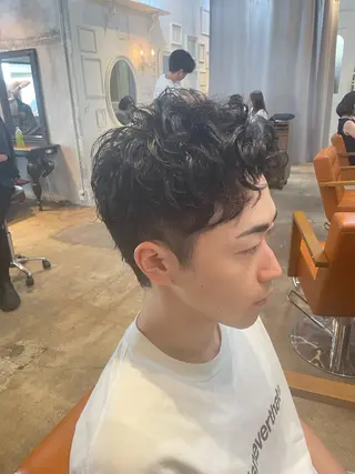 メンズ ミルクティー× グレージュMOMOのヘアスタイル