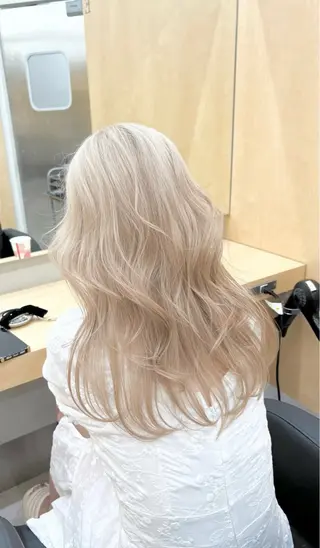 ミディアム カラー 🫧艶ダブルカラー ブリーチ🫧トモヤのヘアスタイル