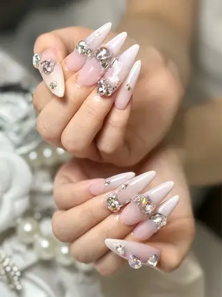ネイル ルシイ🎀新宿長さ 出しパーツ専門店のネイルデザイン