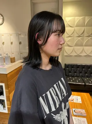 ミディアム カラー 塩澤 榛奈のヘアスタイル