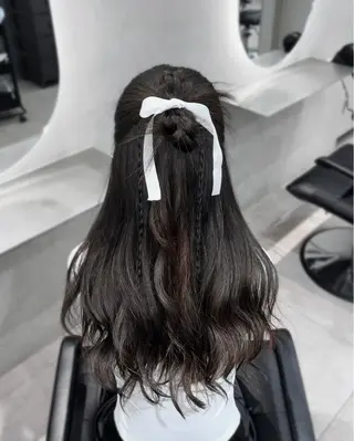 ヘアアレンジ ハイトーン デザインカラーのヘアスタイル