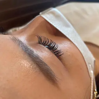 マツエク・マツパ 桑田 新菜のヘアスタイル
