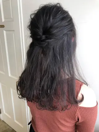 ロング カラー ヘアアレンジ MIOベージュカラー 柔らかいカラーのヘアスタイル