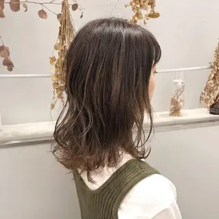 ミディアム カラー 柏木 彩花のヘアスタイル