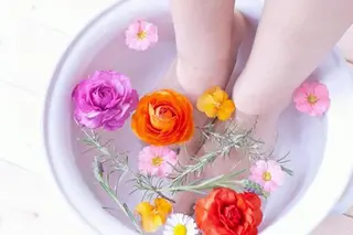 カラー パーマ ネイル セミロング ヘアアレンジ マツエク・マツパ アイブロウ メンズ ﾘﾗｸｾﾞｰｼｮﾝ ｻﾛﾝ   calmのエステ・リラクイメージ