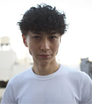 ミディアム パーマ メンズ メンズ専門ブリー チカラー⚡️リュウジのヘアスタイル