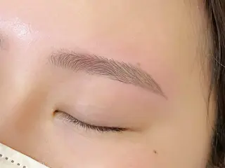 アイブロウ 𝙪𝙧𝙪︎︎🪞 ⌇似合わせ×高持続のマツエク・マツパデザイン