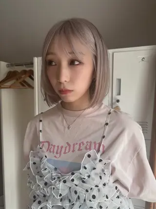 ミディアム カラー ハイトーン縮毛/縮毛 なーな🎀🤍のヘアスタイル