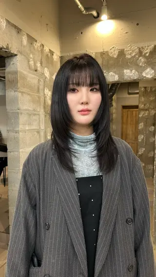 セミロング カラー マユ/ SYS by fitのヘアスタイル