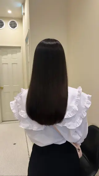 ロング りく レイヤーカット ケアブリーチのヘアスタイル