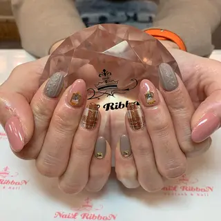 ネイル ネイルリボン 受付スタッフのネイルデザイン