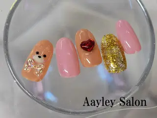 ミディアム カラー ネイル Aayley アイリ―サロンのネイルデザイン