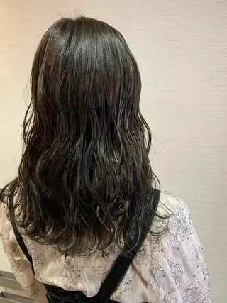 セミロング カラー 蓮見  友里のヘアスタイル
