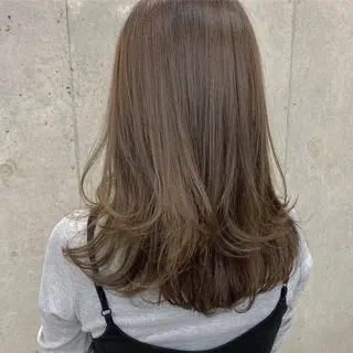 ロング カラー オリーブ/アッシュ やわらか透明感カラーのヘアスタイル
