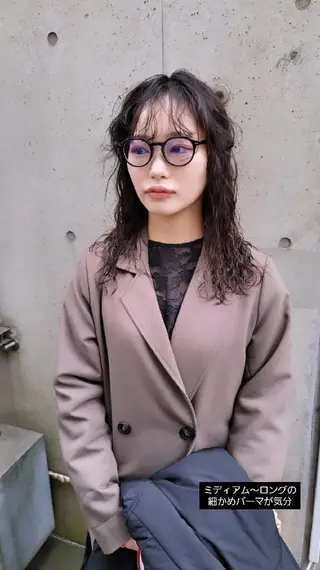 パーマ セミロング OMA カタギシのヘアスタイル