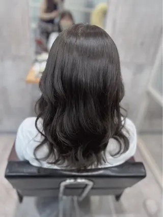 セミロング 佐原なつみ ／newi赤羽のヘアスタイル