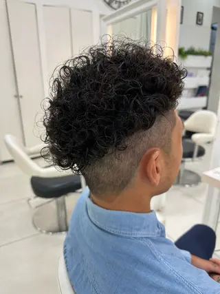 パーマ メンズ 伊佐 愛のヘアスタイル