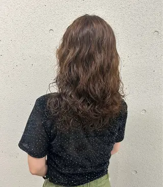 セミロング パーマ 森山 遥葵のヘアスタイル