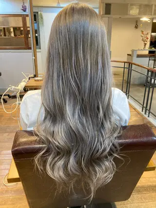 ロング タカツド ユウキのヘアスタイル