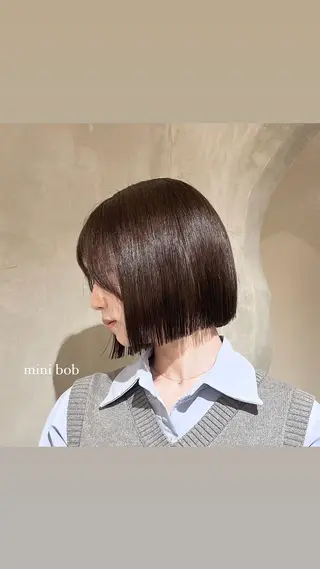 ミディアム 切りっぱなしボブ/ 艶カラー/綾莉のヘアスタイル