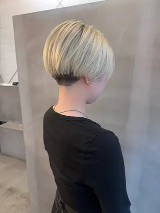 ショート ミワ ハナのヘアスタイル