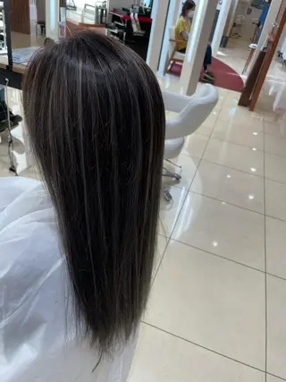 カラー 飛來 藤本のヘアスタイル