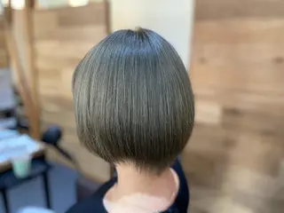 ショート カラー ハラ ルイスのヘアスタイル