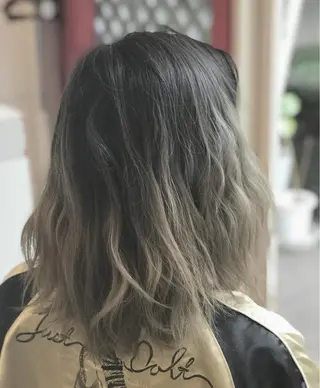 セミロング カラー 岩谷/ブリーチ 🪽透明感カラーのヘアスタイル
