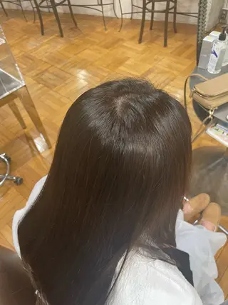 セミロング 韓国風レイヤーカラー ライムのヘアスタイル
