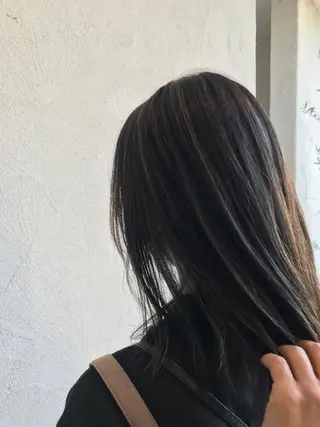 ミディアム カラー 山下 襟華のヘアスタイル