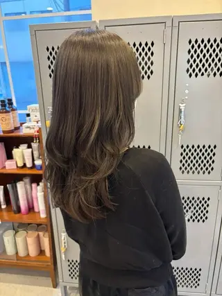 ロング カラー 佐藤 優衣のヘアスタイル