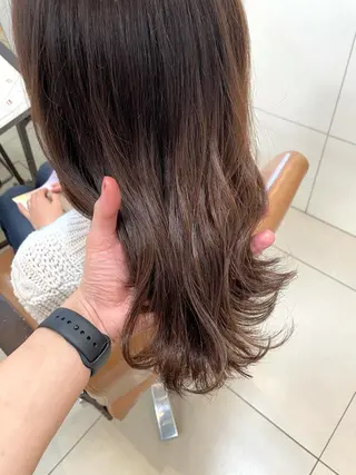 ロング カラー 明石遼/ベージュ / ピンクのヘアスタイル